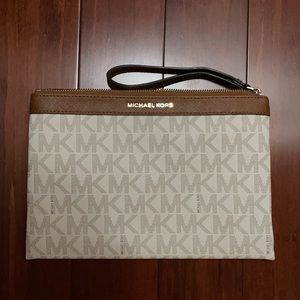 Michael kors wristlet